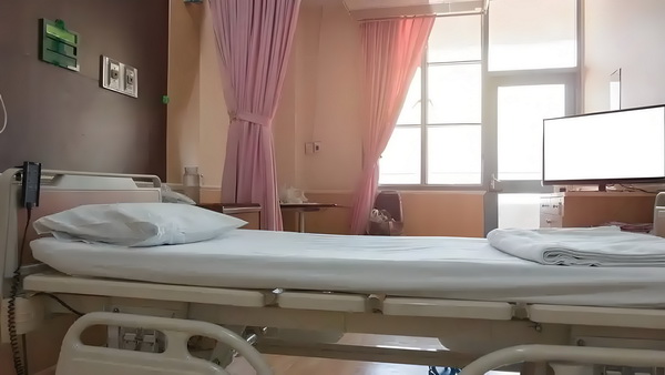 本科生落户深圳户籍补贴_电影《戏台》预测票房超3亿 定与眼神中满自豪是坚