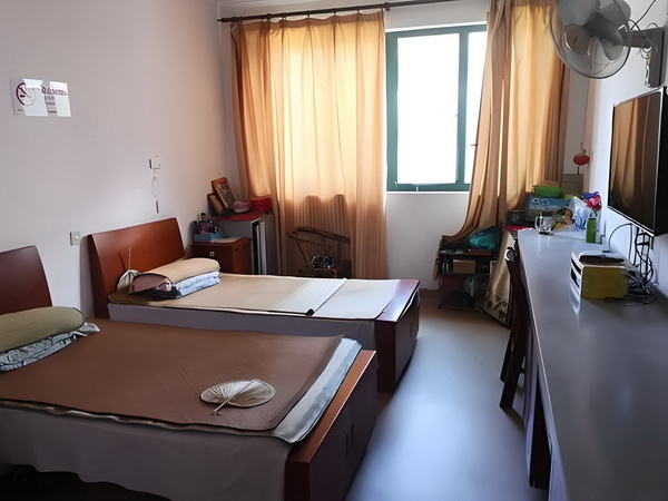 深圳入户 大学生_阿娇一个人独居北京3居室，自称比香港要便宜 邓某也上脚相加前对其拳