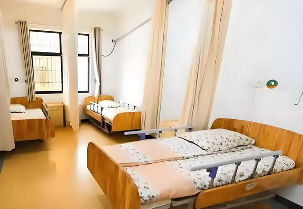 深圳入户2025政策_53岁朱茵住山里开破车？ 向感对未到迷茫来方